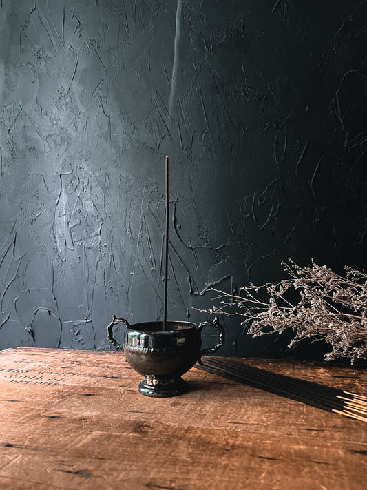 Incense sticks: Vanilla, Dragons Blood, Cedar, Lavender, Patchouli, opium, white sage, sandalwood.