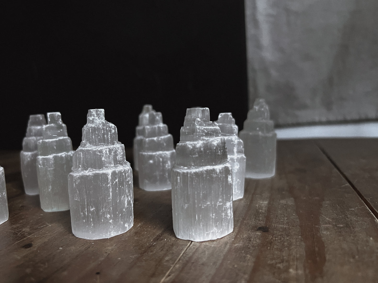 Small selenite iceberg towers in bulk