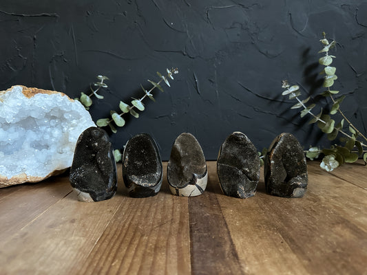 Please select which Septarian Geode Egg you'd like to receive! 