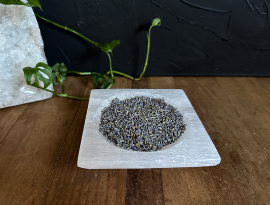 This Large Selenite Square Bowl radiates energy and the potential to enhance your spiritual practice, meditation sessions, or home decor.
