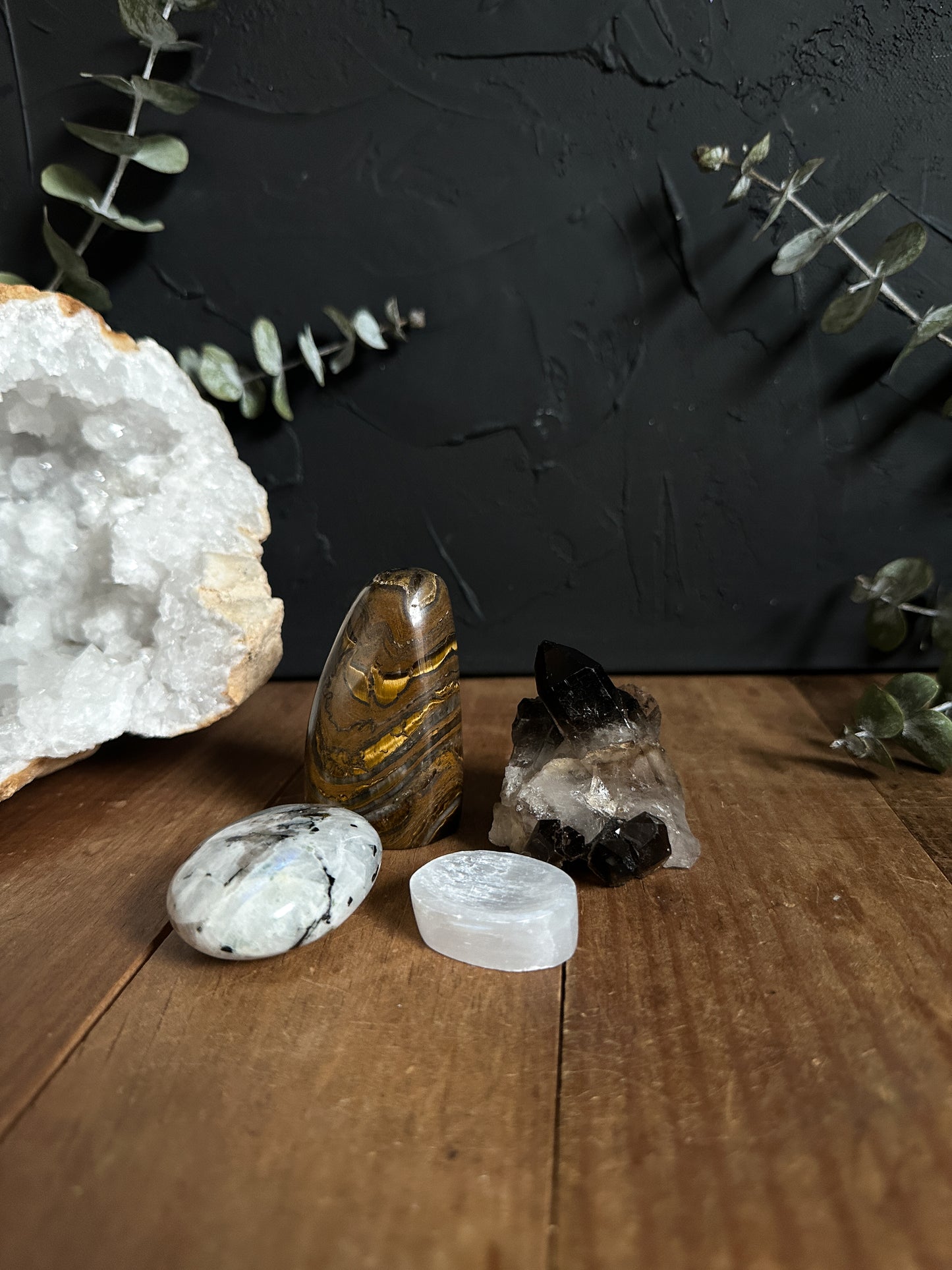 This Crystal Healing Pouch is intended for calming Anxiety. The perfect gift or Crystal Set for Anxiety includes Tiger eye, Smoky Quartz, selenite and moonstone.