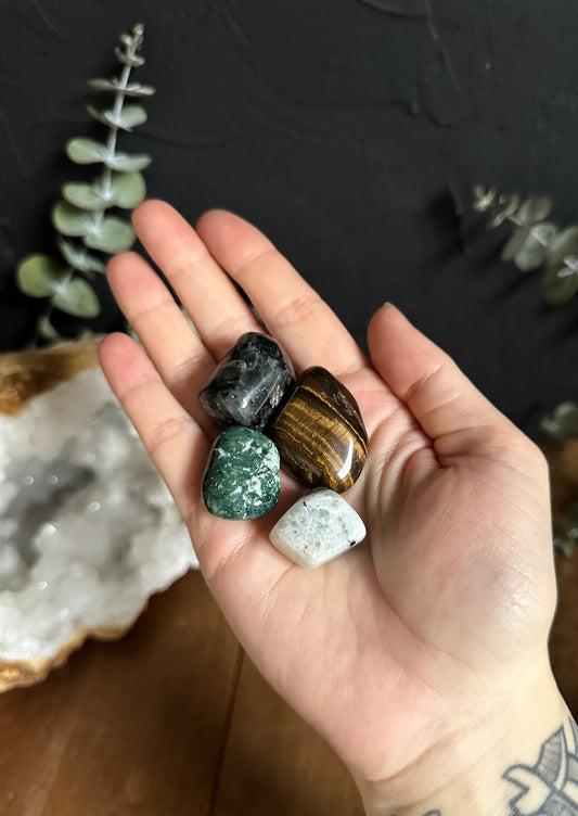 Elevate your self-love journey with our Self-Love Crystal Kit, featuring Larvikite, Green Moss Agate, Moonstone, and Tigers Eye.