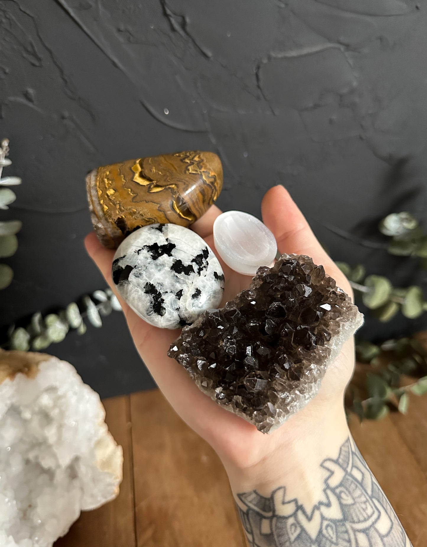 Find peace with our Anxiety Relief Crystal Kit, featuring Tigers Eye, Smoky Quartz, Moonstone, and Selenite.