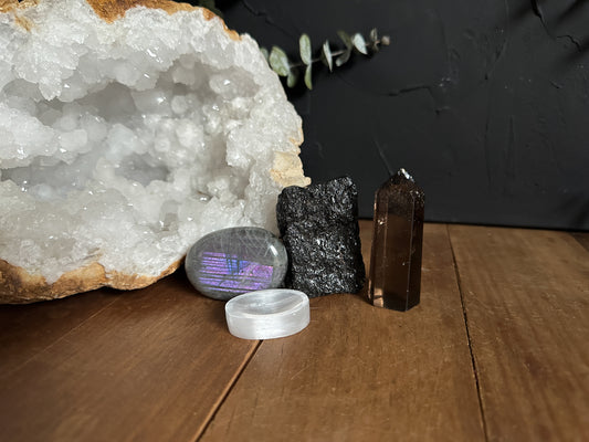 Protect your Energy with the Good Vibes Only Crystal Set! Included in the set are Tourmaline Freestanding Chunk, Smoky Quartz Tower, Labradorite Pebble/Palm Stone, and Selenite Worry Stone.